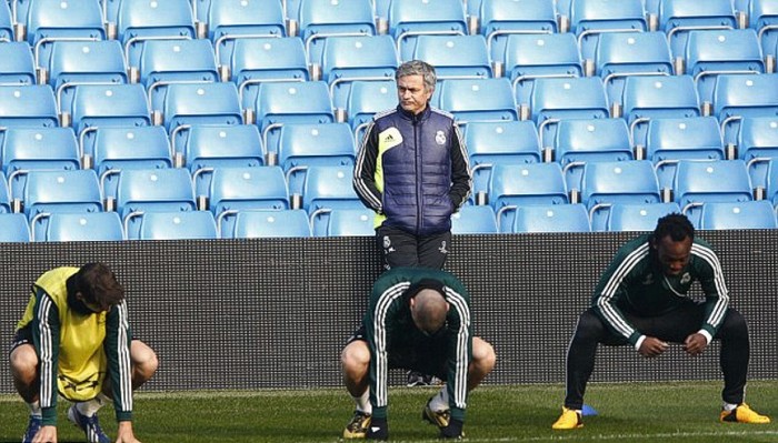 Jose Mourinho cho tới lúc này vẫn chưa hé răng chút nào về đội hình ra sân. Dường như ông đang có một kế hoạch bí mật nào đó để giành cho đêm nay.